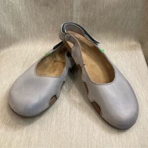 EL NATURALISTA SZ 41 Wakataua Leather Velcro Closure Warm Grey Colourway Sandals